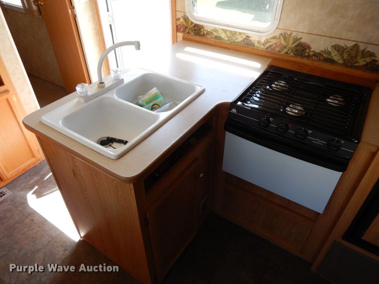 image for item IX9456 2006 Cross Roads Zinger ZT-320-QB  camper