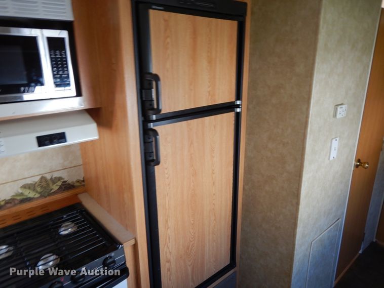 image for item IX9456 2006 Cross Roads Zinger ZT-320-QB  camper