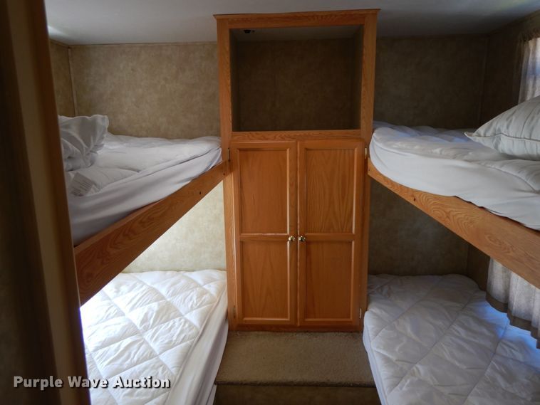 image for item IX9456 2006 Cross Roads Zinger ZT-320-QB  camper