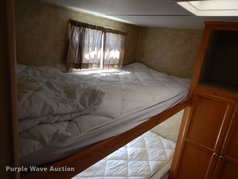 image for item IX9456 2006 Cross Roads Zinger ZT-320-QB  camper