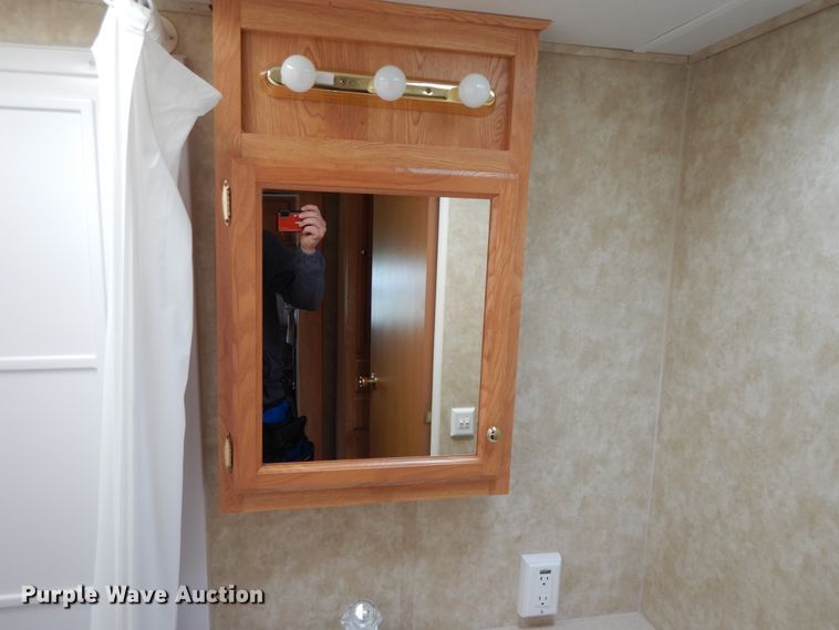 image for item IX9456 2006 Cross Roads Zinger ZT-320-QB  camper