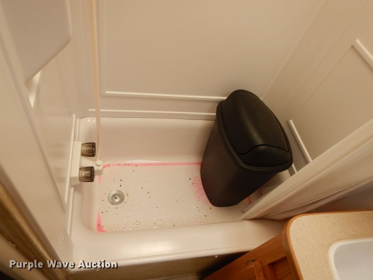 image for item IX9456 2006 Cross Roads Zinger ZT-320-QB  camper