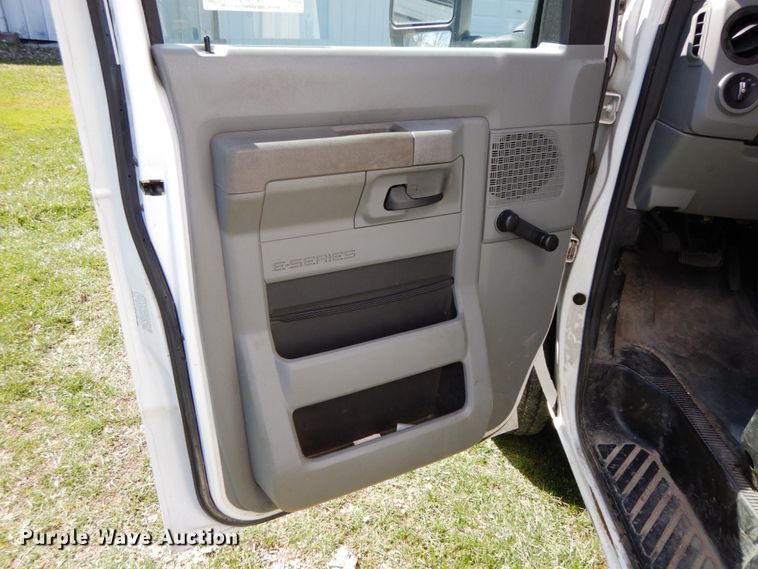 image for item IX9463 2009 Ford E450 Super Duty  box truck