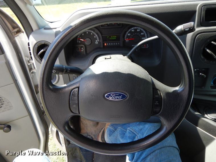 image for item IX9463 2009 Ford E450 Super Duty  box truck