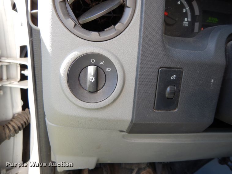 image for item IX9463 2009 Ford E450 Super Duty  box truck