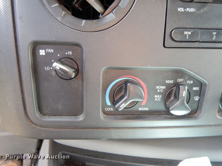 image for item IX9463 2009 Ford E450 Super Duty  box truck