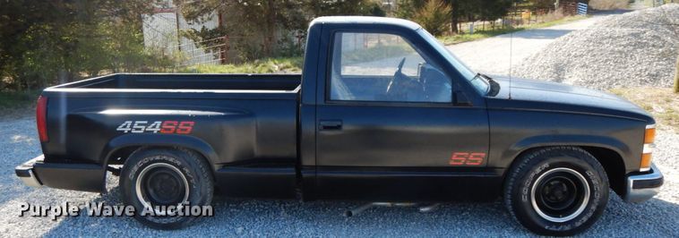 image for item IX9464 1988  Chevrolet C1500  pickup truck