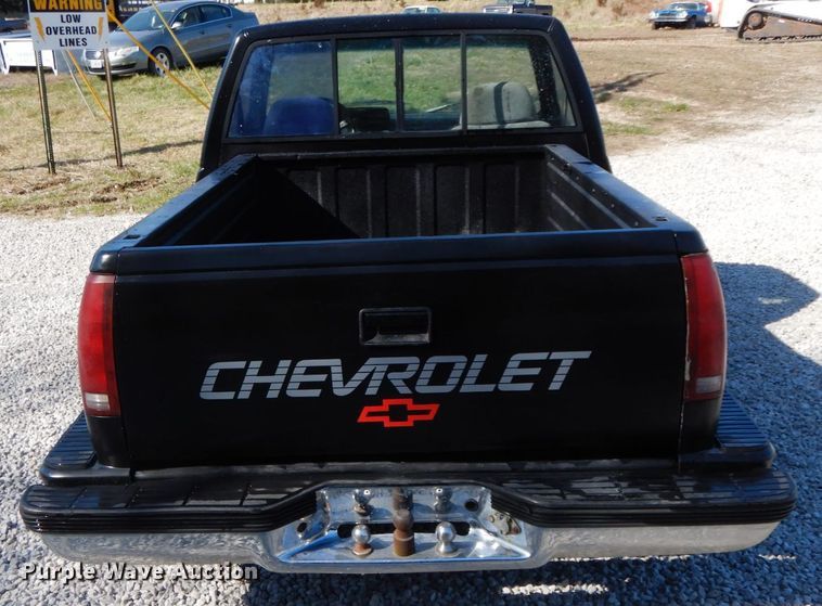 image for item IX9464 1988  Chevrolet C1500  pickup truck