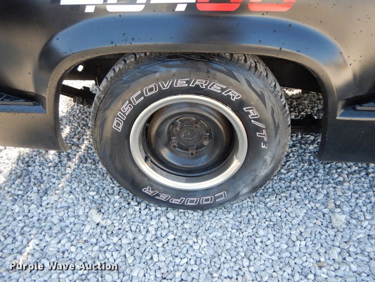 image for item IX9464 1988  Chevrolet C1500  pickup truck