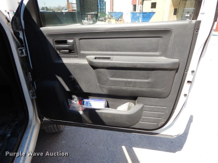 image for item IX9470 2012 Dodge Ram 5500HD  truck cab and chassis