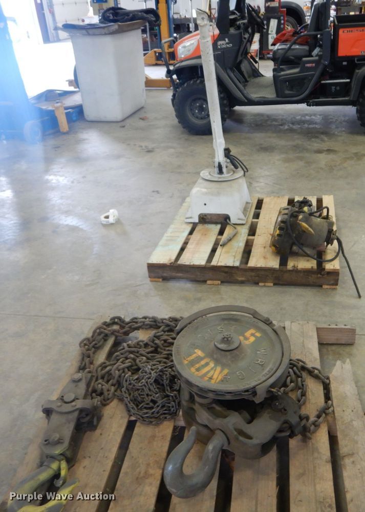 image for item IY9583 Auto Crane C-12 crane