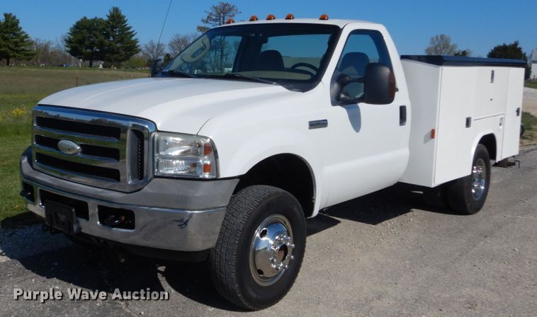 image for item IY9615 2005 Ford F350 Super Duty  utility bed pickup truck