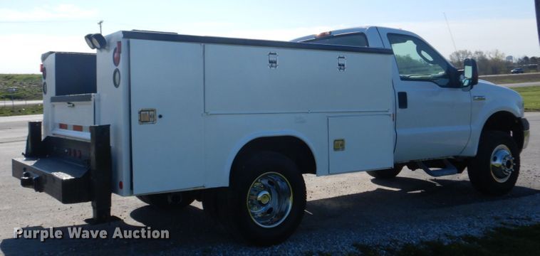 image for item IY9615 2005 Ford F350 Super Duty  utility bed pickup truck