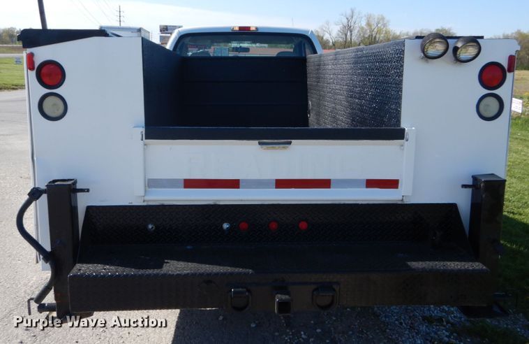 image for item IY9615 2005 Ford F350 Super Duty  utility bed pickup truck