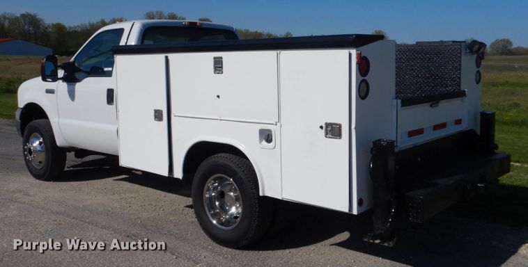 image for item IY9615 2005 Ford F350 Super Duty  utility bed pickup truck