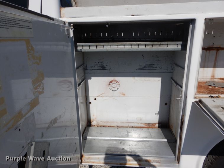 image for item IY9615 2005 Ford F350 Super Duty  utility bed pickup truck