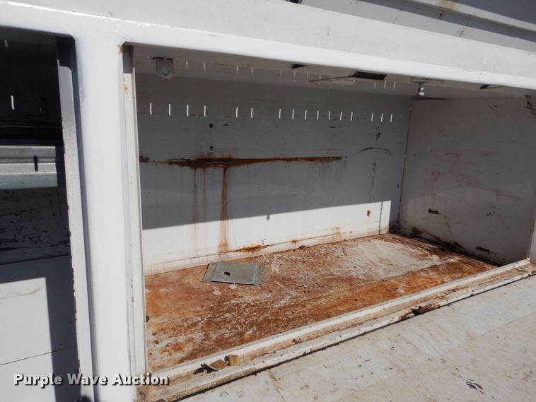 image for item IY9615 2005 Ford F350 Super Duty  utility bed pickup truck