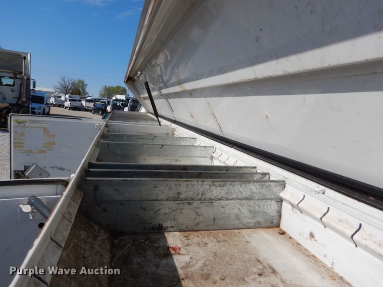 image for item IY9615 2005 Ford F350 Super Duty  utility bed pickup truck