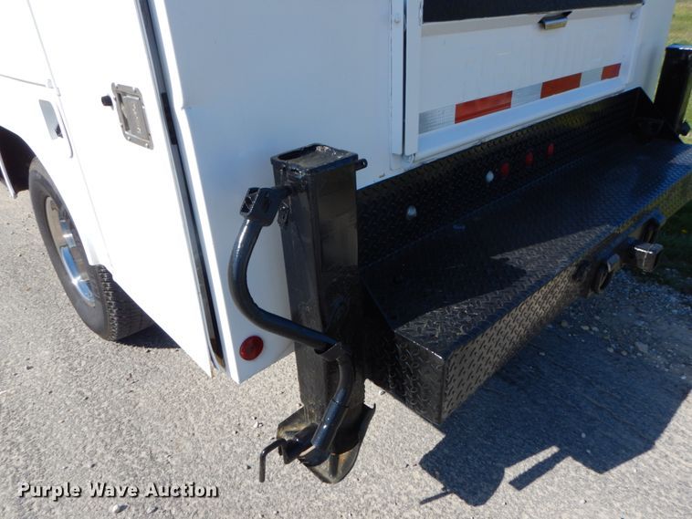 image for item IY9615 2005 Ford F350 Super Duty  utility bed pickup truck