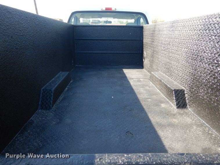 image for item IY9615 2005 Ford F350 Super Duty  utility bed pickup truck