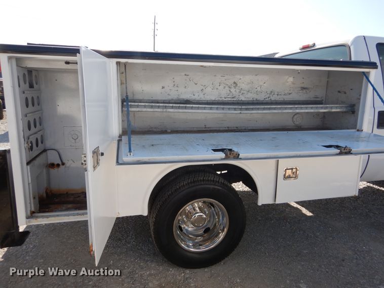 image for item IY9615 2005 Ford F350 Super Duty  utility bed pickup truck