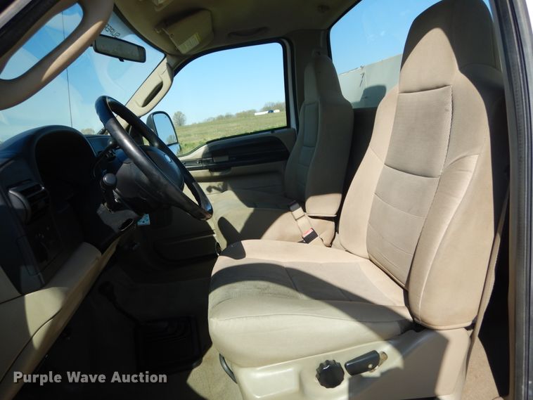 image for item IY9615 2005 Ford F350 Super Duty  utility bed pickup truck