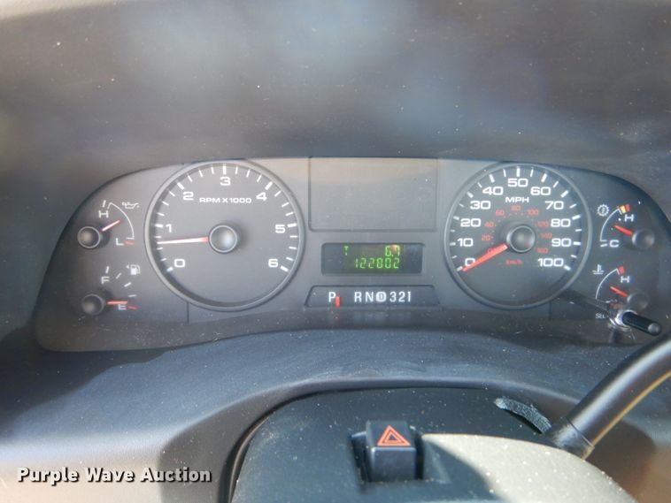 image for item IY9615 2005 Ford F350 Super Duty  utility bed pickup truck