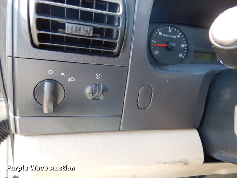 image for item IY9615 2005 Ford F350 Super Duty  utility bed pickup truck