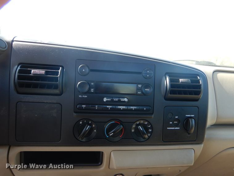 image for item IY9615 2005 Ford F350 Super Duty  utility bed pickup truck