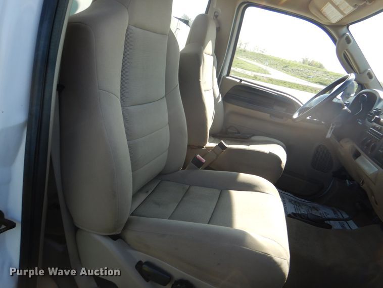 image for item IY9615 2005 Ford F350 Super Duty  utility bed pickup truck