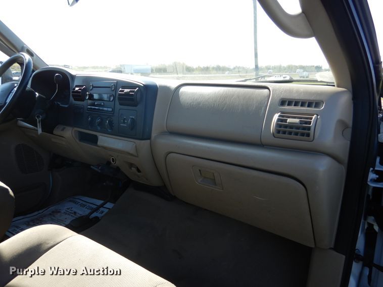 image for item IY9615 2005 Ford F350 Super Duty  utility bed pickup truck