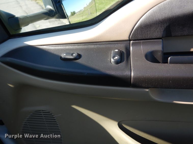 image for item IY9615 2005 Ford F350 Super Duty  utility bed pickup truck