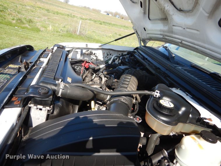 image for item IY9615 2005 Ford F350 Super Duty  utility bed pickup truck