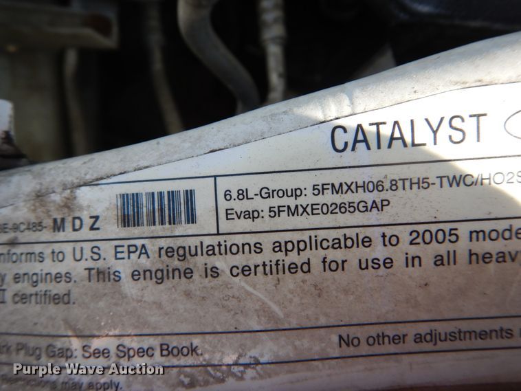 image for item IY9615 2005 Ford F350 Super Duty  utility bed pickup truck