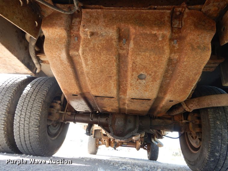 image for item IY9615 2005 Ford F350 Super Duty  utility bed pickup truck