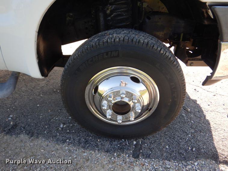 image for item IY9615 2005 Ford F350 Super Duty  utility bed pickup truck