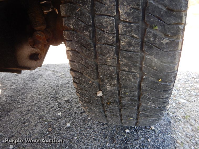 image for item IY9615 2005 Ford F350 Super Duty  utility bed pickup truck