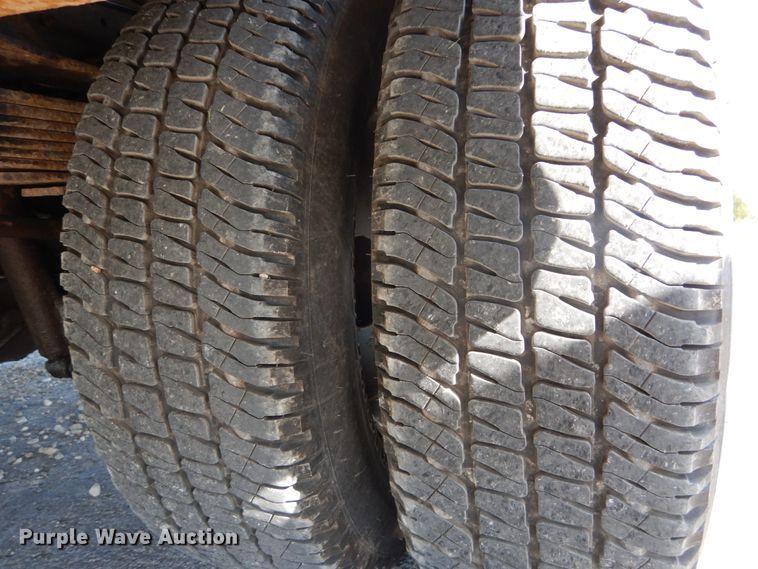 image for item IY9615 2005 Ford F350 Super Duty  utility bed pickup truck