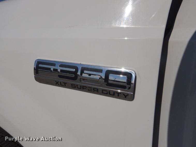 image for item IY9615 2005 Ford F350 Super Duty  utility bed pickup truck