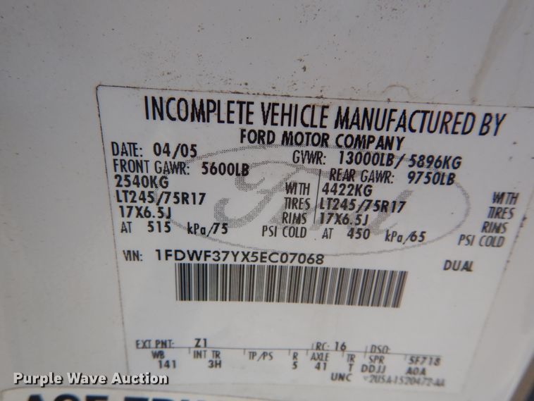 image for item IY9615 2005 Ford F350 Super Duty  utility bed pickup truck