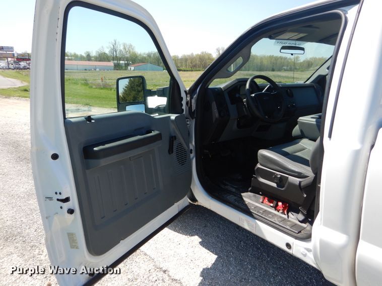 image for item IY9627 2013 Ford F350 Super Duty  pickup truck