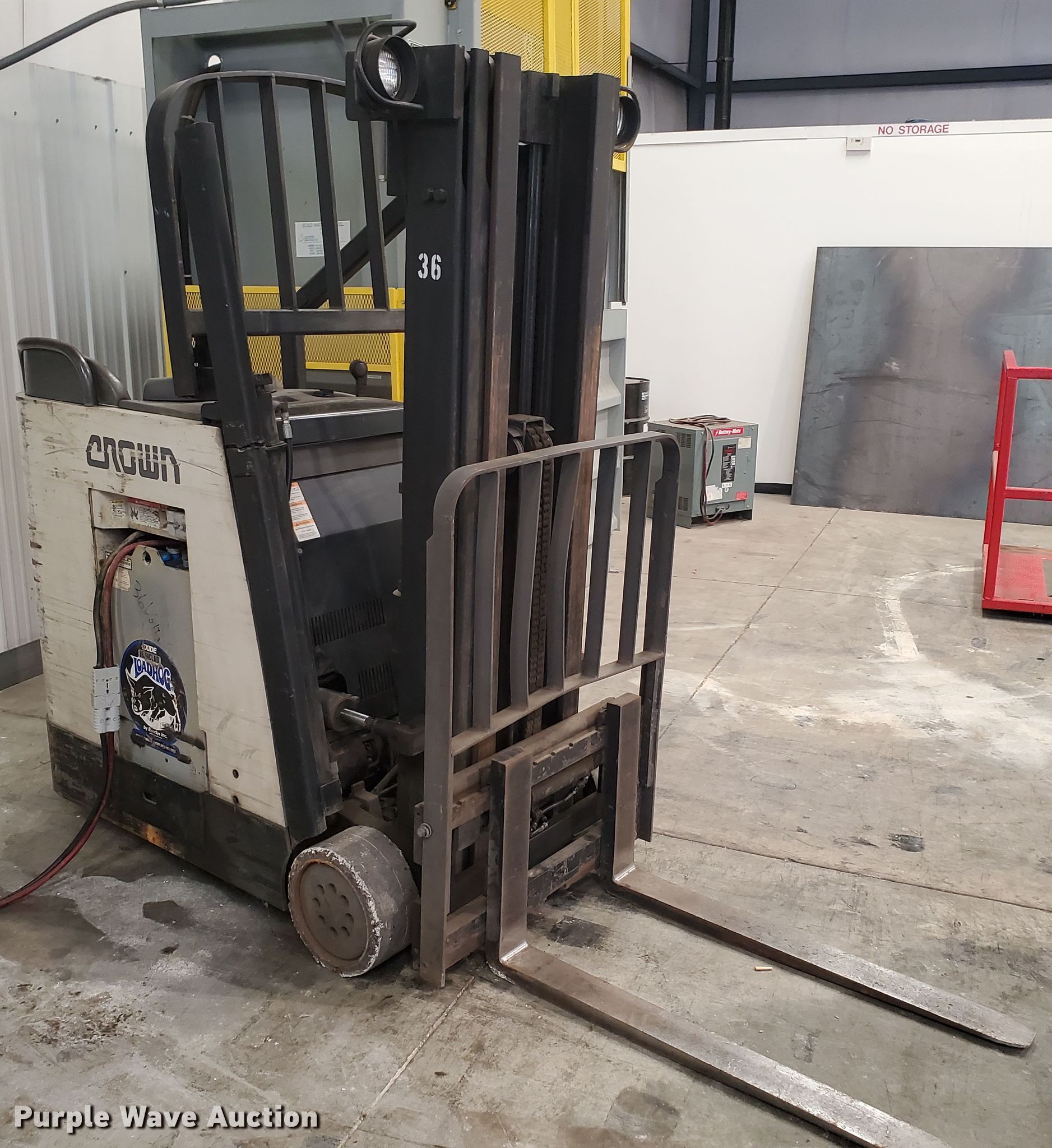 Crown RC3000-30-S forklift in Salina, KS | Item IX9053 sold | Purple Wave