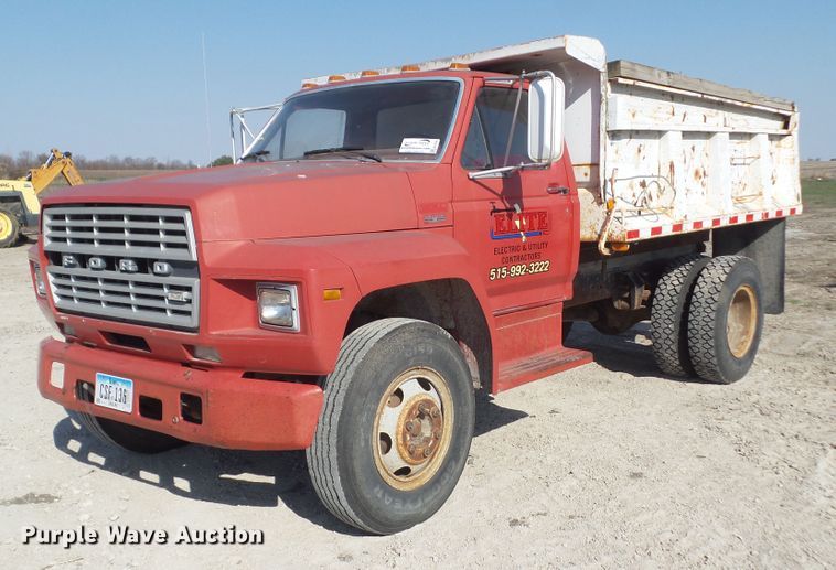 image for item DA7094 1982 Ford F700  dump truck
