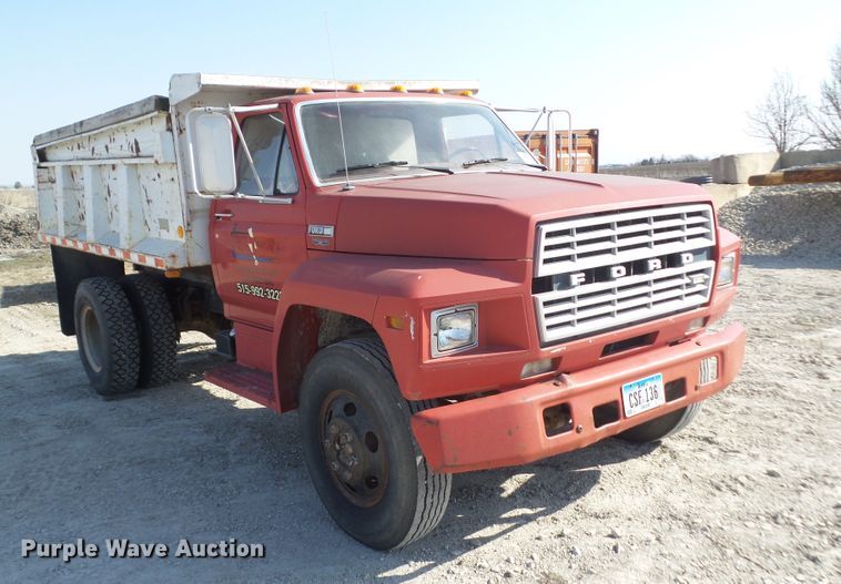 image for item DA7094 1982 Ford F700  dump truck