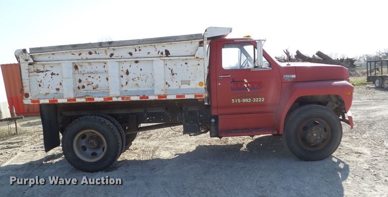 image for item DA7094 1982 Ford F700  dump truck