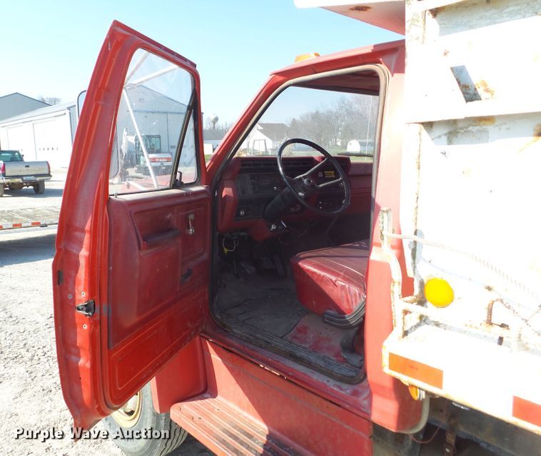 image for item DA7094 1982 Ford F700  dump truck