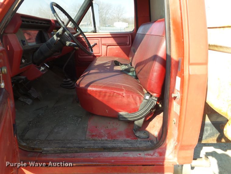 image for item DA7094 1982 Ford F700  dump truck