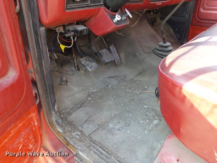 image for item DA7094 1982 Ford F700  dump truck