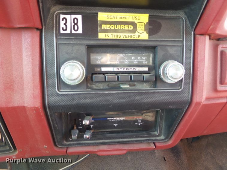 image for item DA7094 1982 Ford F700  dump truck