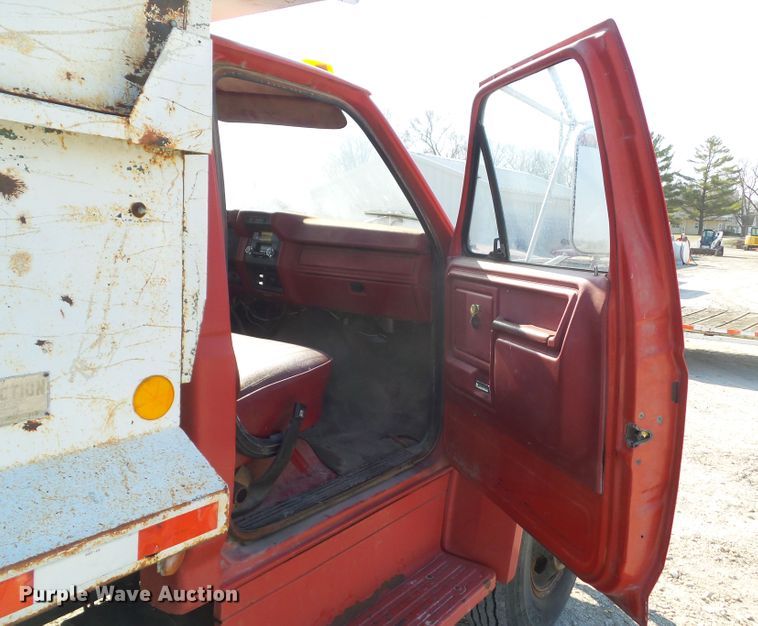 image for item DA7094 1982 Ford F700  dump truck